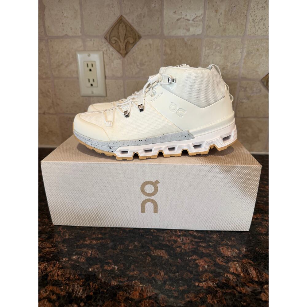 On Cloud Cloudtrax "Undyed" Shoes Sz 7W/5.5M Brand New